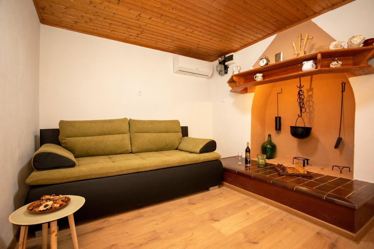 Holiday House Nono ลาบิน ภายนอก รูปภาพ
