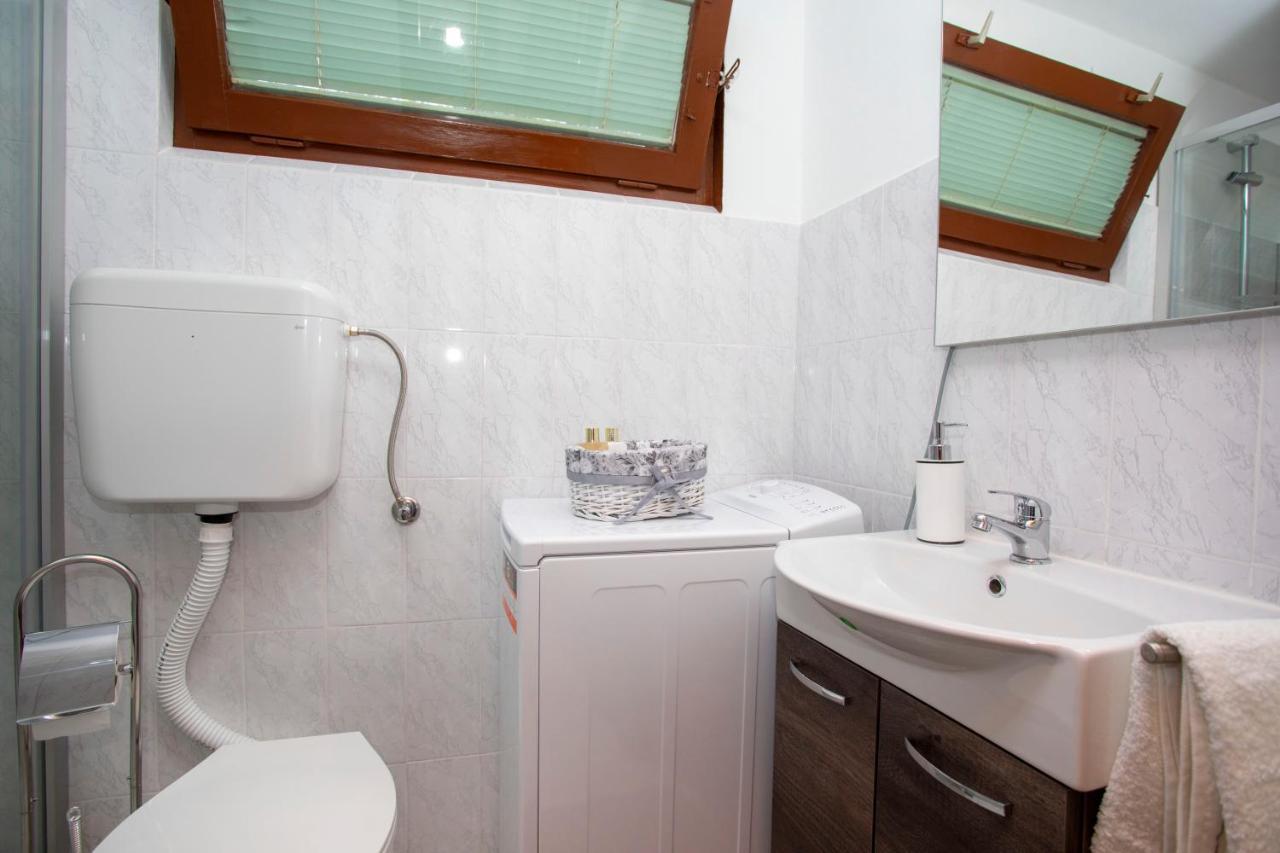 Holiday House Nono ลาบิน ภายนอก รูปภาพ